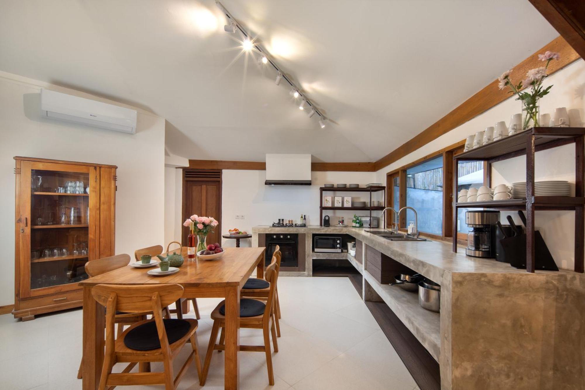 Private 7 Bed, 7,5 Bath, Hazel With Pool, Close To The Kuta (Bali)